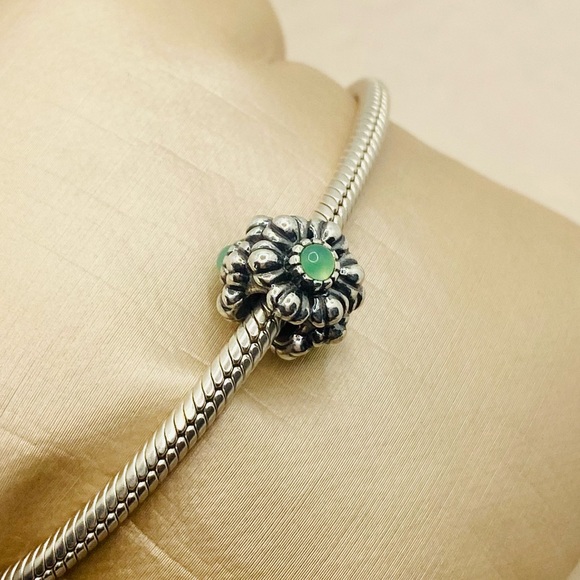 EUC Pandora 790580CH Sterling Silver May Birthday Blooms Bead w/ Chrysoprase - Picture 8 of 11